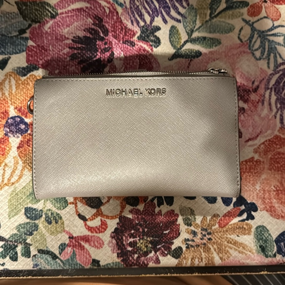 Used, good condition Michael Kors wallet
